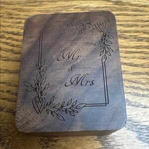 Wooden Mr & Mrs Keepsake Box